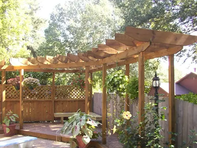 Jak wygląda pergola? Odkryj różne style i inspiracje do ogrodu