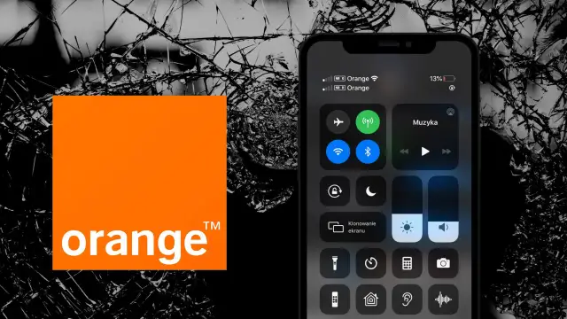Pomarańczowe logo Orange obok ekranu iPhone'a z włączonymi funkcjami, sugerujące elastyczność i nowoczesność, jak orange flex esim.