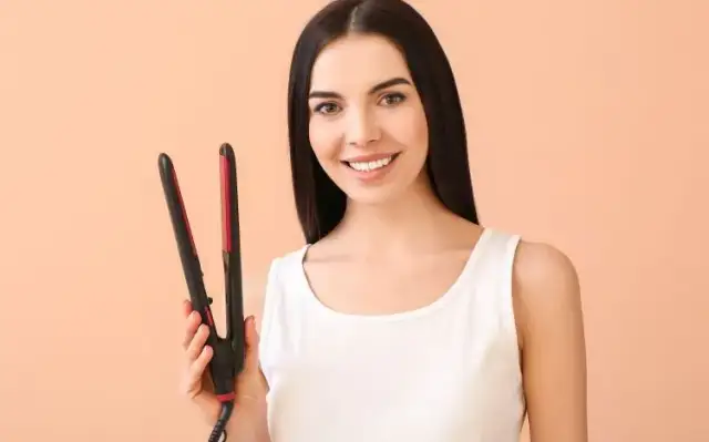 Jaką wybrać prostownicę do włosów, by uniknąć zniszczenia?