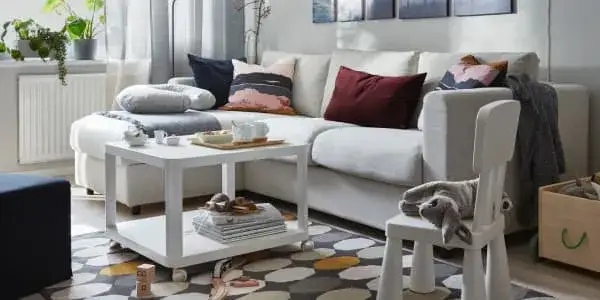 Jak urządzić pokój dzienny z sypialnią, by nie stracić przestrzeni?