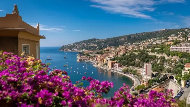 Ile trwa lot z Warszawy do Nicei? Czas lotu bez przesiadek i z przesiadkami