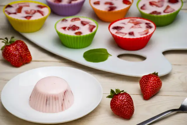 Co zrobić z jogurtu owocowego? Proste przepisy, które zaskoczą smakami