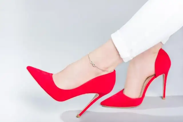 Co oznacza bransoletka na nodze? Odkryj jej tajemnice i znaczenie