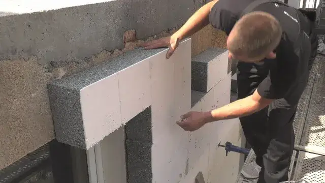 Jaki styropian na ogrodzenie: wybierz najlepszy materiał dla trwałości