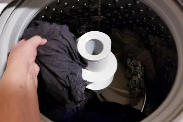 Czy Domestos to wybielacz? Uważaj na swoje ubrania i pralkę!