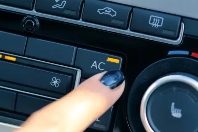 Klimatyzacja w samochodzie: Na ile starcza i jak o nią dbać?