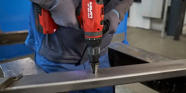 Jak włożyć wiertło do wiertarki? 5 kroków do bezpiecznego montażu