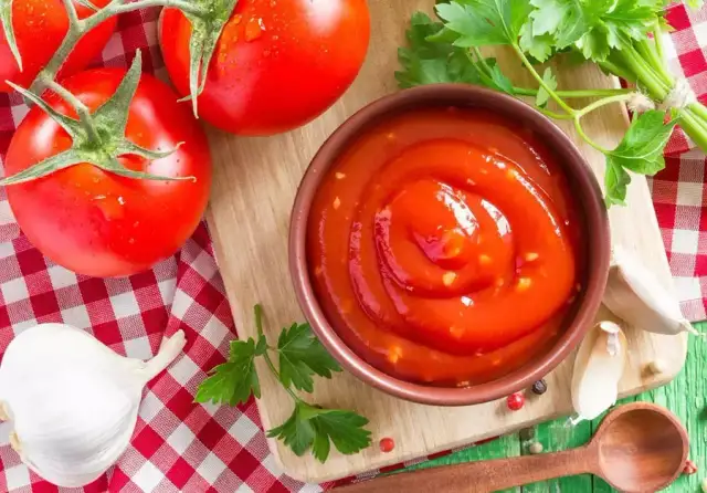 Pierwszy ketchup w Polsce: jak powstał i zmienił nasze smaki