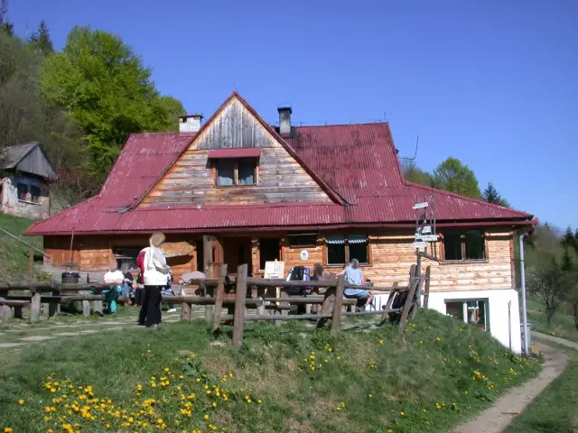 Bacówka pod Bereśnikiem: Twój przewodnik. Racuchy, szlaki, noclegi!
