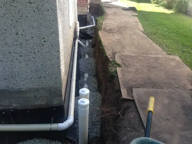 Jak zrobić odwodnienie budynku, aby uniknąć zawilgocenia fundamentów