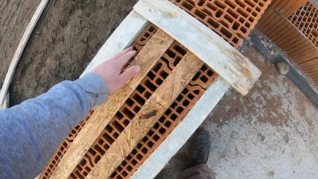 Najlepsza zaprawa do cegły rozbiórkowej - uniknij błędów w murowaniu