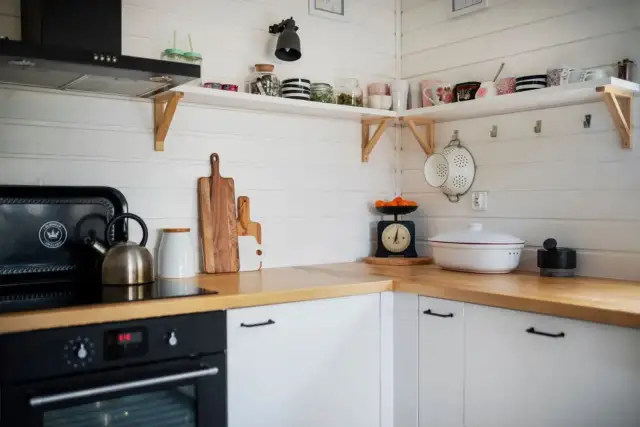 Jakie drewno na blat kuchenny? Wybierz najlepsze opcje dla trwałości