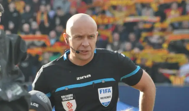 Gdzie mieszka Szymon Marciniak? Zaskakujące fakty o sławnym sędzi piłkarskim