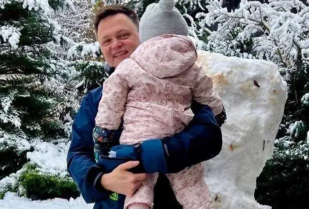 Ile dzieci ma Hołownia? Poznaj imiona i wiek jego córek