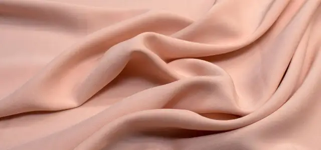 Czy wiskoza się rozciąga? Odkryj, jak dbać o tkaninę, by nie straciła formy