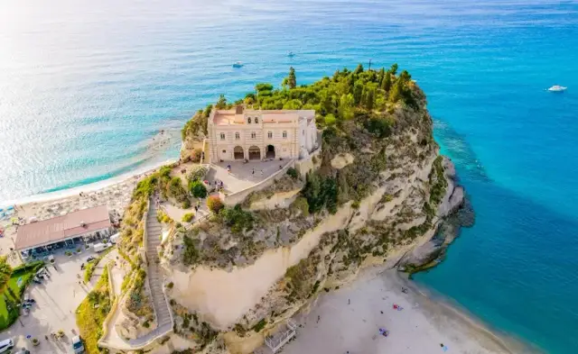 Kalabria co zwiedzić? Twój przewodnik po perłach i smakach południa