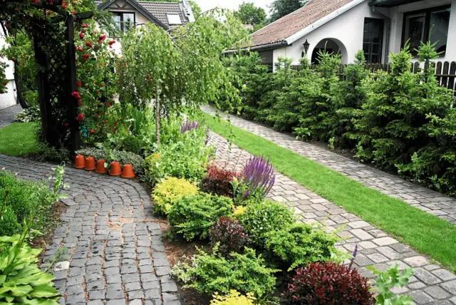 Zielony podjazd: Trawa, kratki i jak je połączyć?