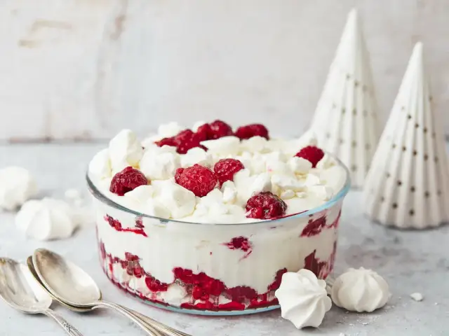 Schnelles Quark-Sahne-Dessert: Einfaches Rezept in 10 Min.