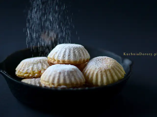 Babeczki z budyniem: przepis krok po kroku na deser bez wpadek