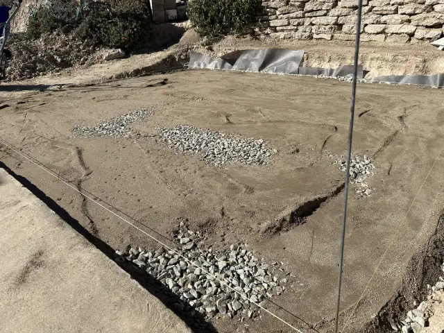 Jak zagęścić żwir skutecznie: unikaj błędów i osiągnij najlepsze efekty