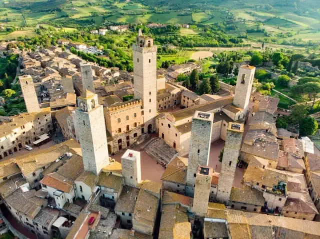 Gdzie zjeść w San Gimignano? Odkryj najlepsze restauracje i smaki