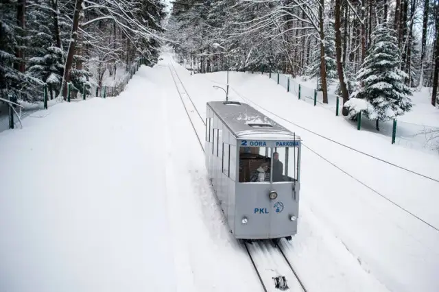 Ile kosztują bilety na Górę Parkową? Sprawdzamy ceny na 2025!
