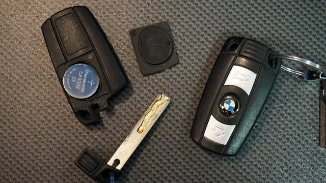 Jak naładować kluczyk BMW E87 i uniknąć problemów z rozładowaniem