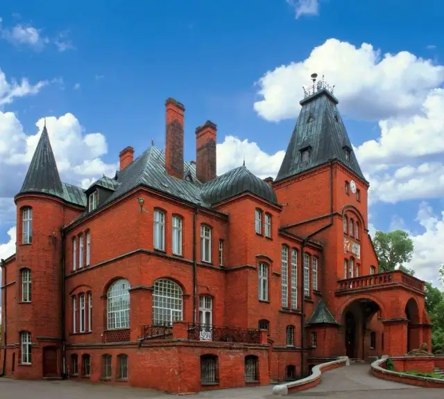 Pałac w Kobylnikach – rezydencja z burzliwą historią