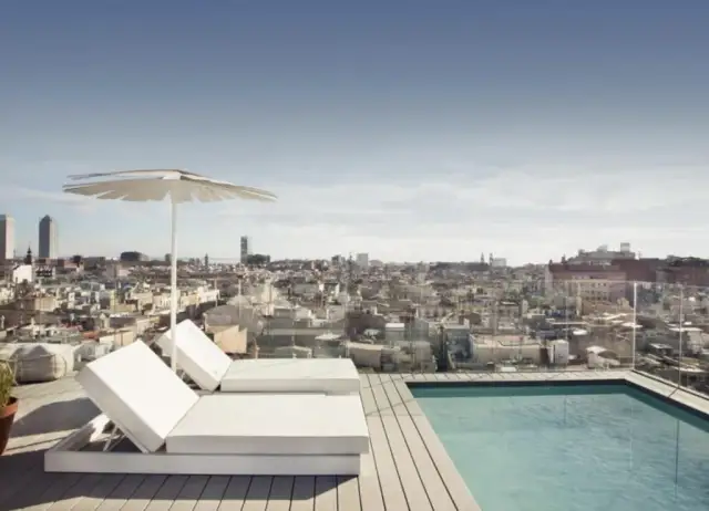 Najlepsze noclegi w Barcelonie – uniknij drogich pułapek i ciesz się miastem