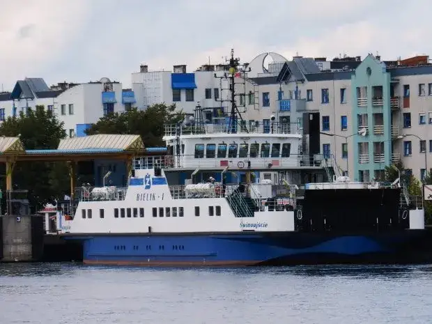 Jak kursuje prom w Świnoujściu? Sprawdź godziny i trasy rejsów