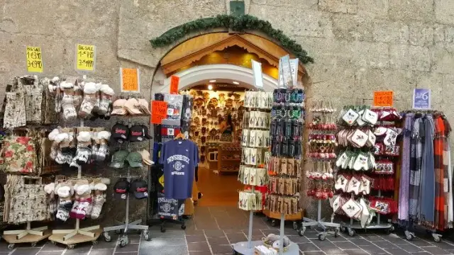 Co warto przywieźć z Austrii? Odkryj najciekawsze pamiątki