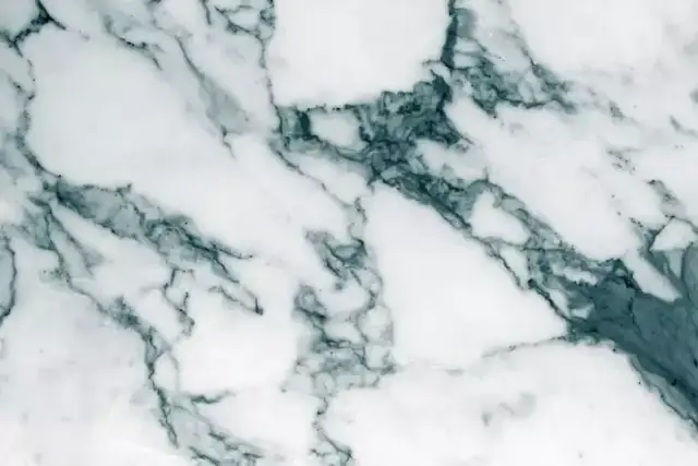 Konglomerat kwarcowy – właściwości, zastosowanie i porównania z kamieniem