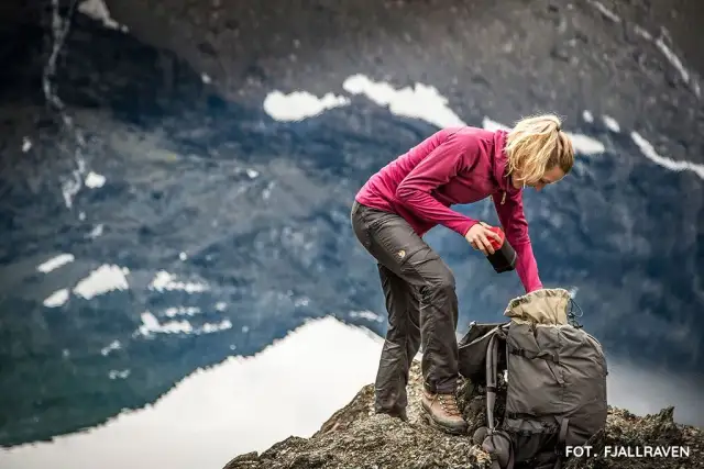 Letnie spodnie trekkingowe: Czy wiesz, jak wybrać idealne w góry?