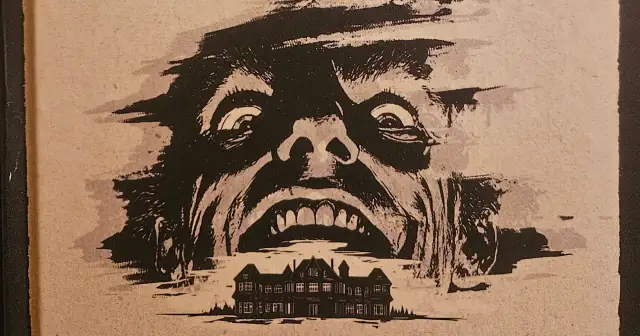 Lśnienie recenzja: Dlaczego książka Kinga wciąż przeraża bardziej?