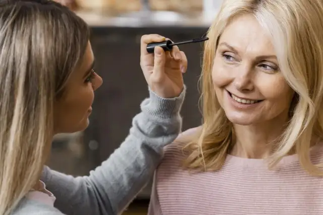 Cera dojrzała: Wybierz idealną bazę i odmłodź makijaż!