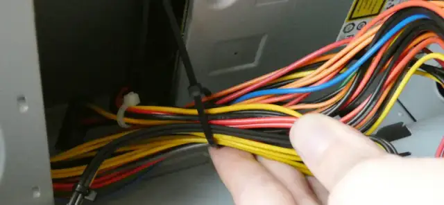 Skuteczne podłączanie kabli do płyty głównej - poznaj wszystkie etapy montażu