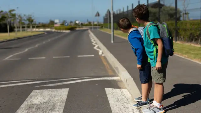 Kiedy dziecko może samo wyjść? Prawo, bezpieczeństwo i gotowość
