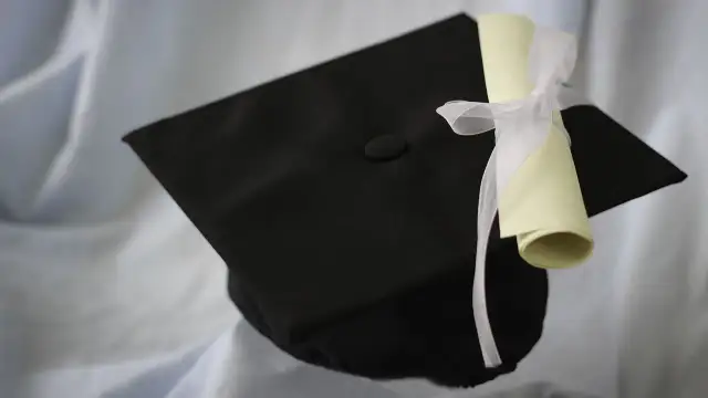 Szkoła policealna bez matury: Jak się zapisać i jakie kierunki wybrać?