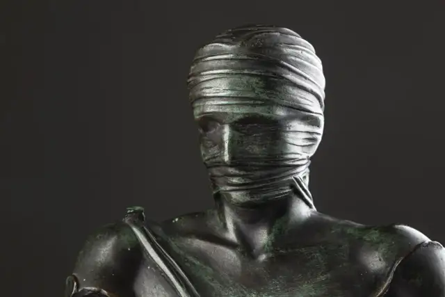 Igor Mitoraj: Dzieła, symbolika i mapa spękanego piękna