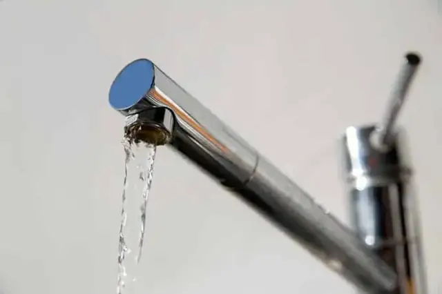 Jaki zawór do baterii kuchennej – wybierz najlepszy materiał i model