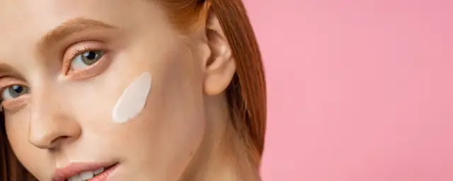 Co to jest baza pod makijaż i jak może poprawić Twój makijaż
