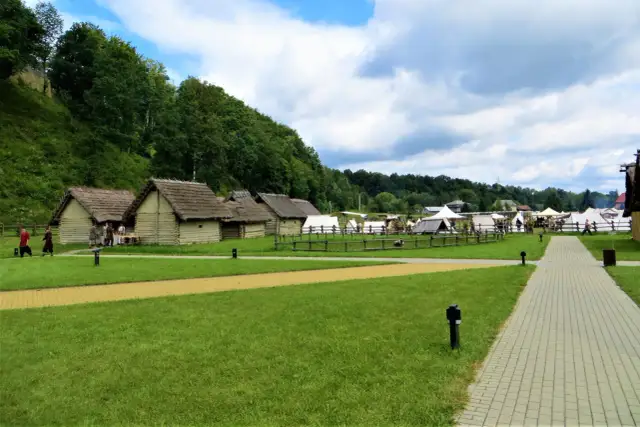 Skansen Archeologiczny Karpacka Troja - historia i atrakcje dla odwiedzających