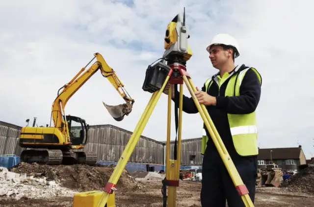 Co robi geodeta przy budowie domu? Kluczowe zadania i ich znaczenie