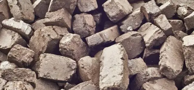 Brykiet torfowy z czego jest? Poznaj jego skład i produkcję