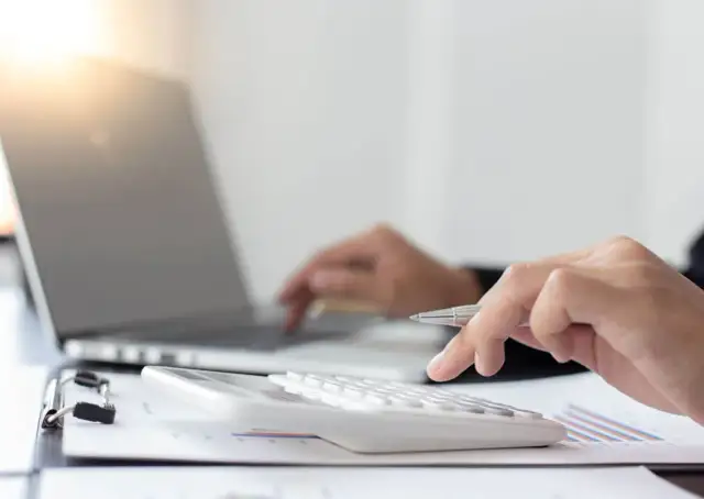 ZUS: Jak sprawdzić zadłużenie? Poznaj metody i wyjdź z długów