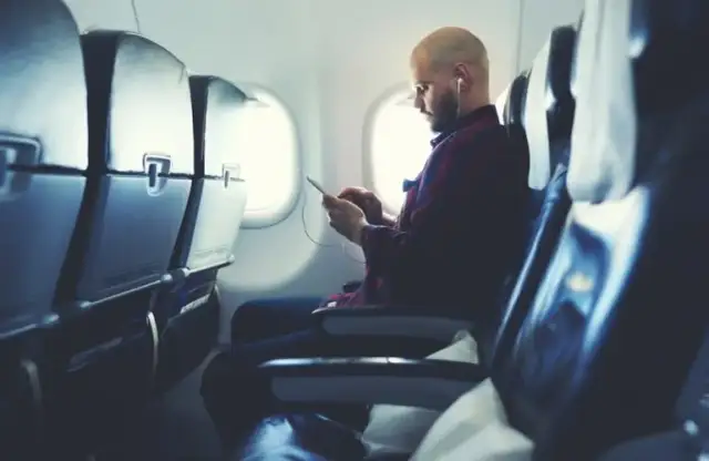 Czy Bluetooth w samolocie jest dozwolony? Sprawdź, zanim polecisz!