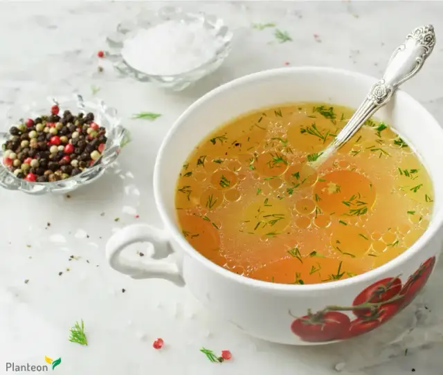 Jakie przyprawy do rosołu? Odkryj sekrety smaku tradycyjnej zupy