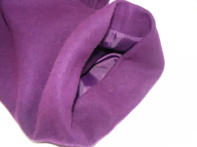 Jak skrócić rękawy w swetrze? Proste metody szycia i bez szycia!