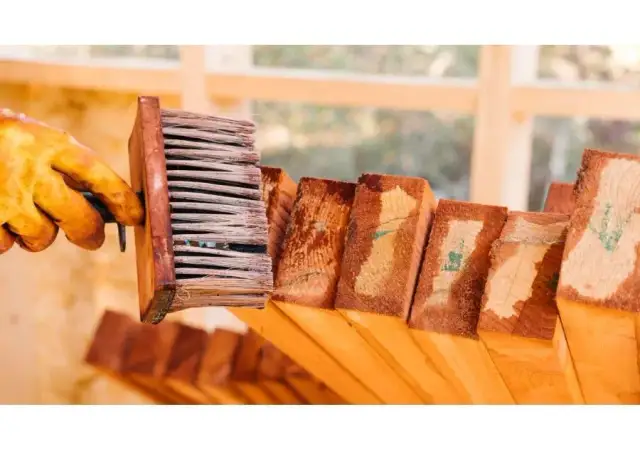 Jak odnowić stary drewniany dom z zewnątrz i uniknąć kosztownych błędów