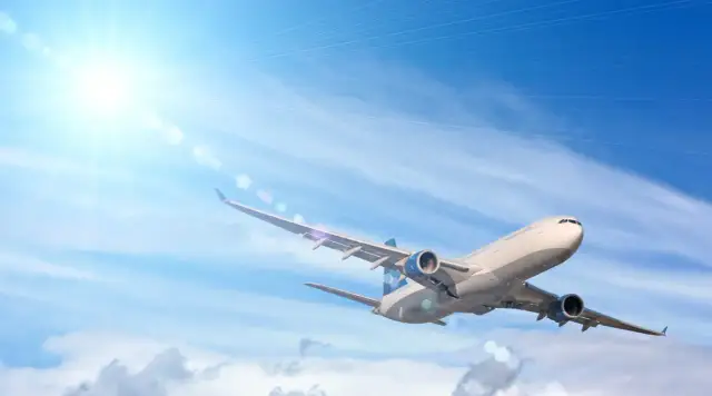 Ile trwa lot? Sprawdź czas lotów z Polski do popularnych miejsc